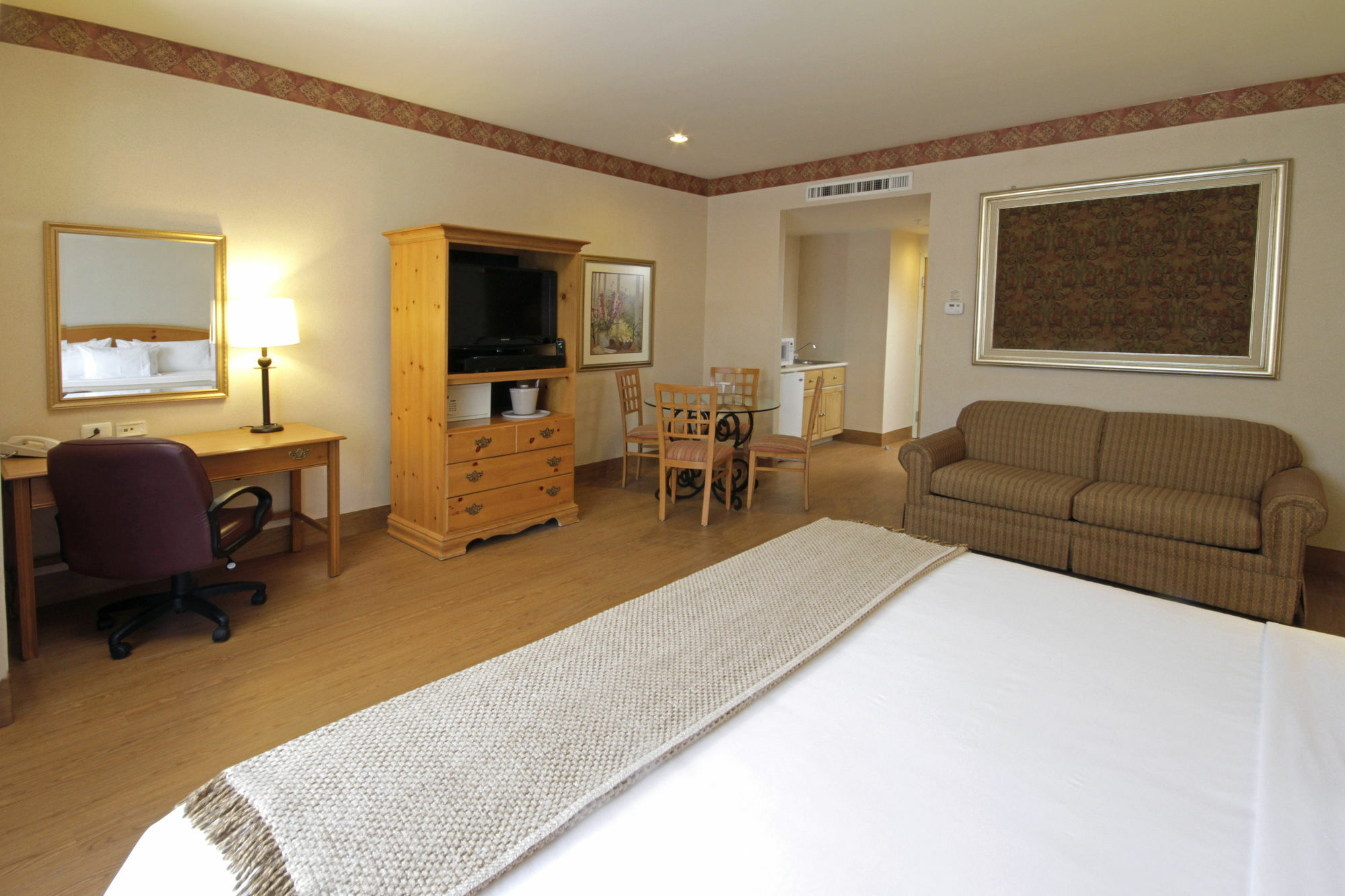 Holiday Inn Express Silao-Aeropuerto Bajio By Ihg Exterior foto